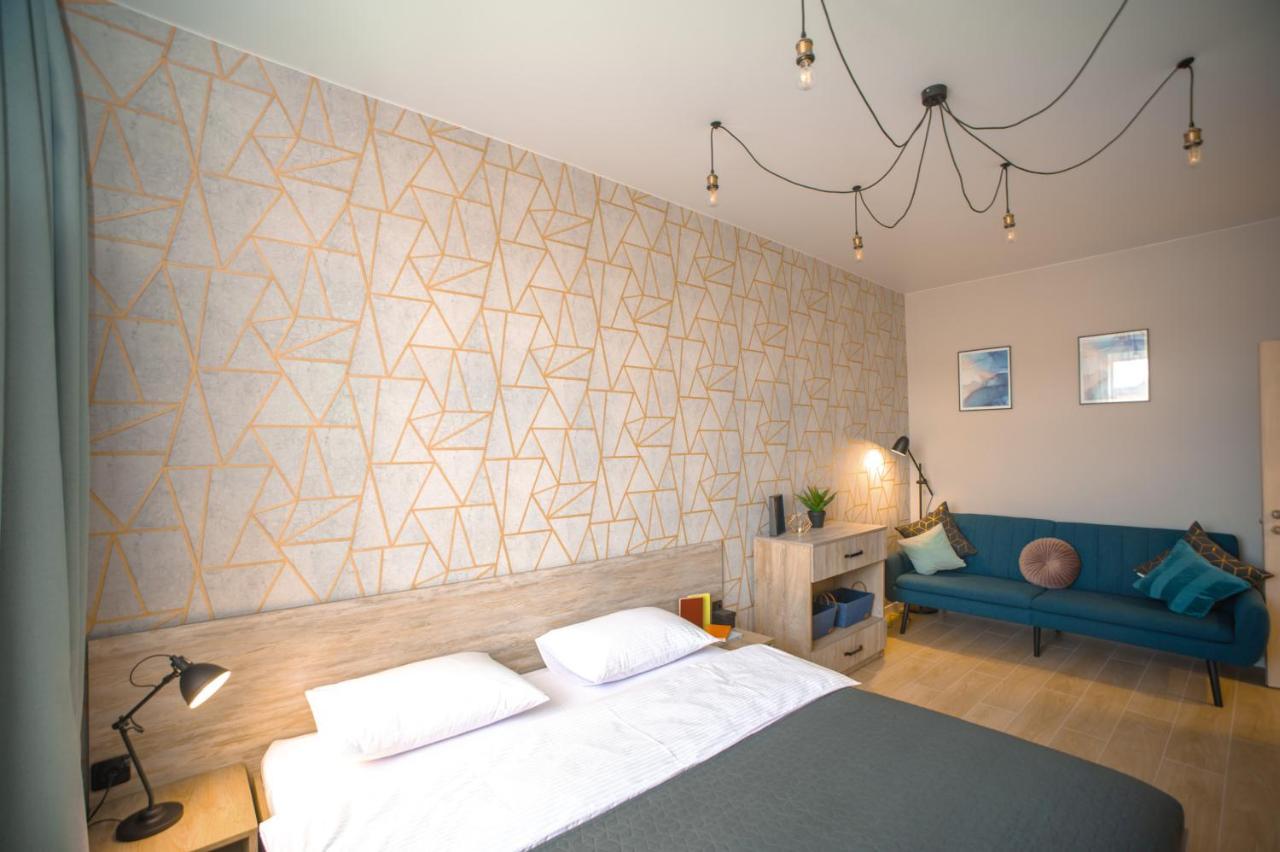 3 Bedroom, 2 Bathroom Apartment Near Forum Lviv Exterior foto