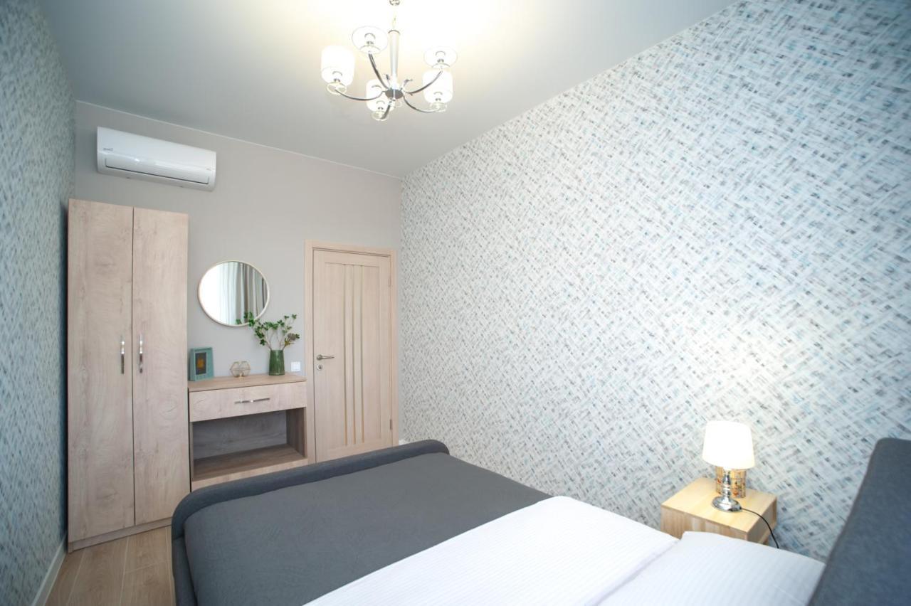 3 Bedroom, 2 Bathroom Apartment Near Forum Lviv Exterior foto