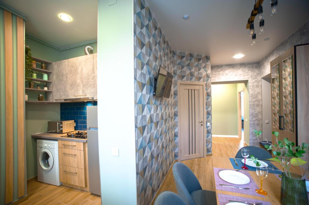 3 Bedroom, 2 Bathroom Apartment Near Forum Lviv Exterior foto