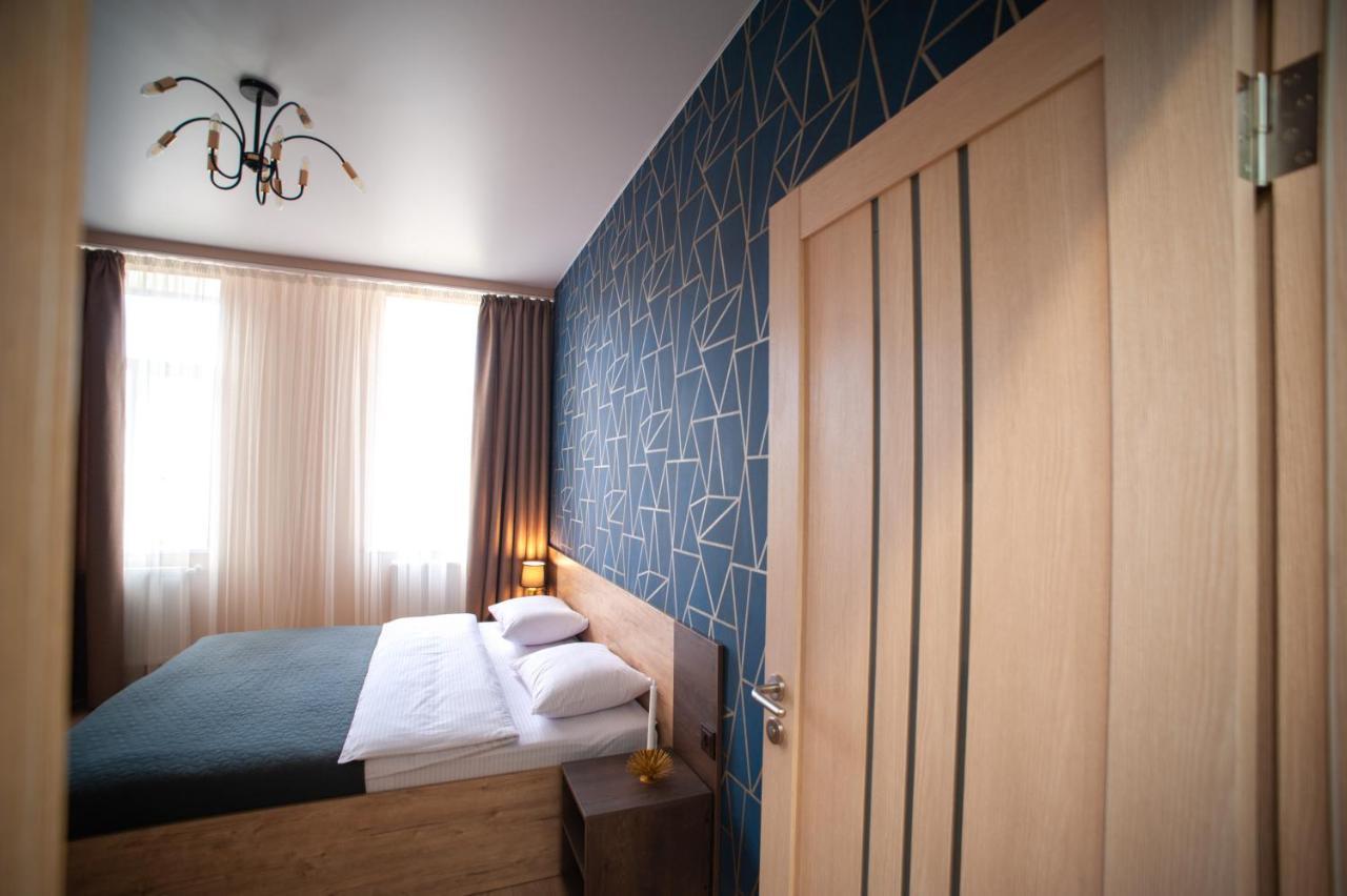3 Bedroom, 2 Bathroom Apartment Near Forum Lviv Exterior foto